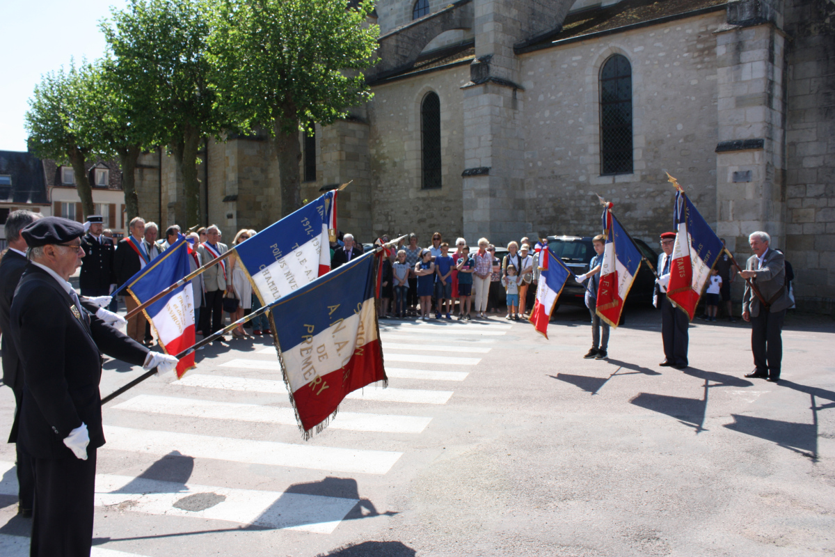 Photo d'une précédente cérémonie au monument aux morts