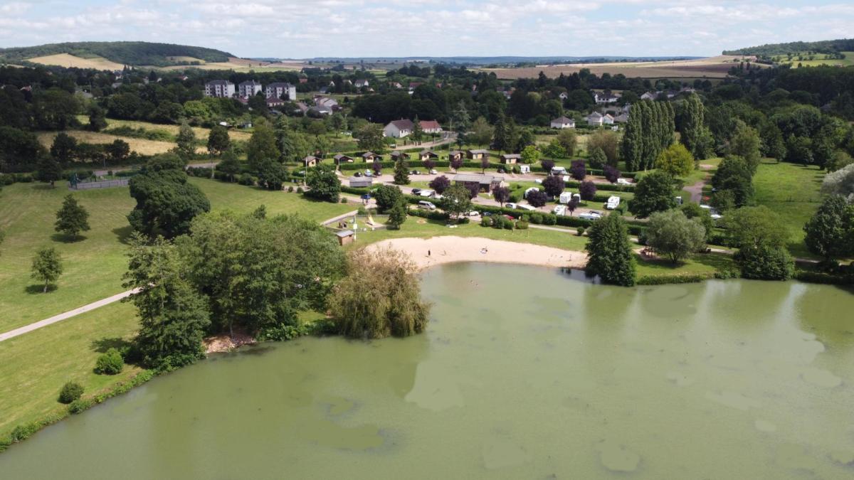 Le plan d'eau vu d'un drone.