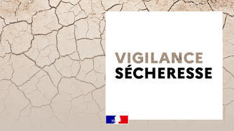 Terre craquelée avec le titre vigilance sécheresse et le drapeau français